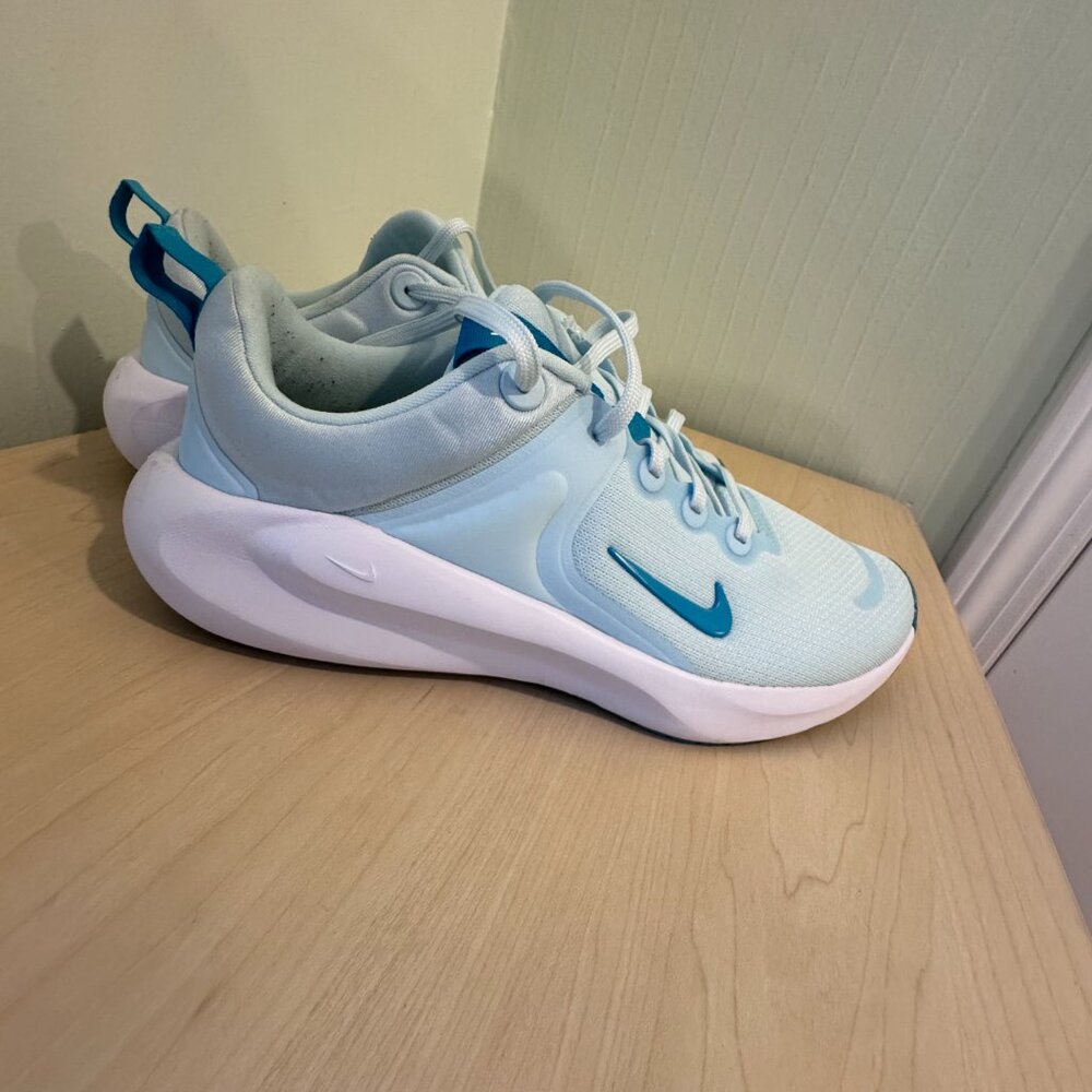 Nike Women's Light Blue Sneakers